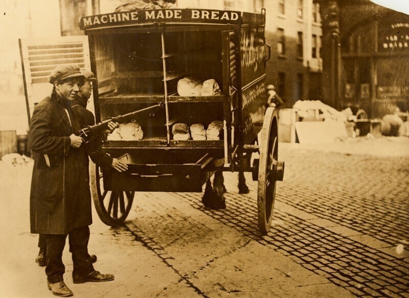 Доставка хлеба во время Гражданской войны в Ирландии, 1920-е годы
