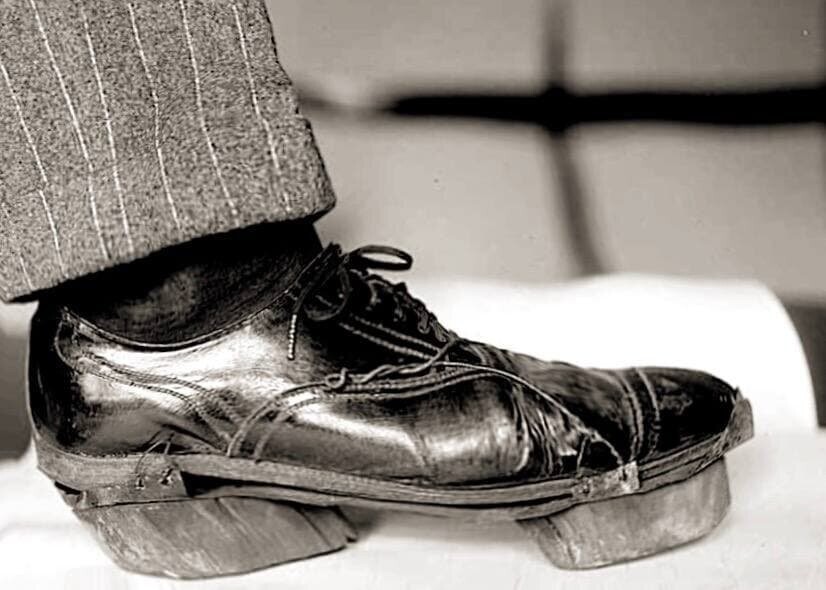 Зачем в 1920-х американцы носили коровьи копыта на своих ботинках