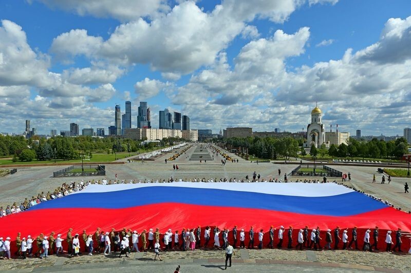  Бело-сине-красный: 30-летие одного из главных российских символов