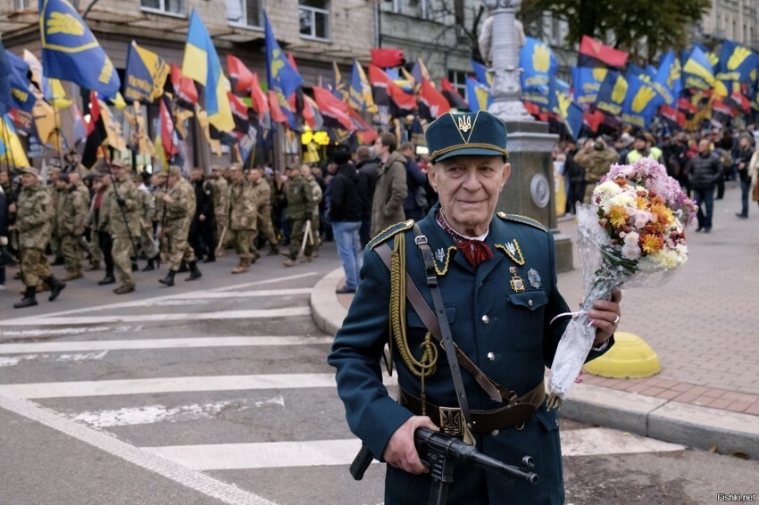 Флаг предателей. Посвящается дню флага на Украине.