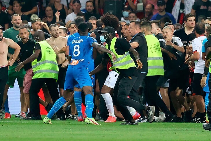 Во Франции болельщики подрались с футболистами "Марселя"