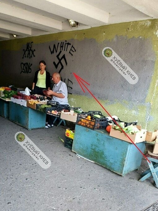 Минимаркет в переходе на улице Малиновского, 34 в Киеве.