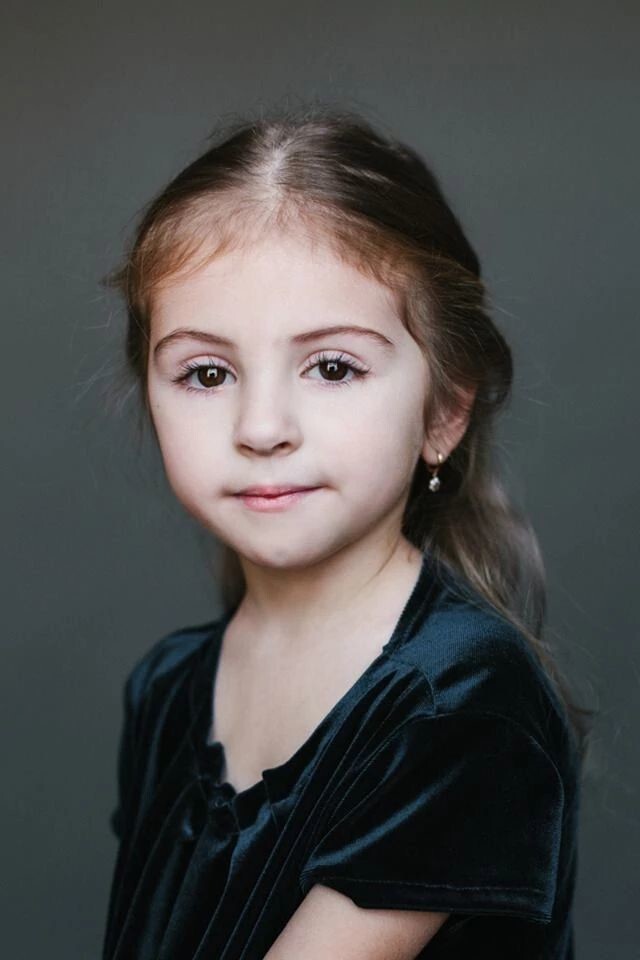 Элиза, 5 лет. Папа — армянин/грузин, мама — русская.