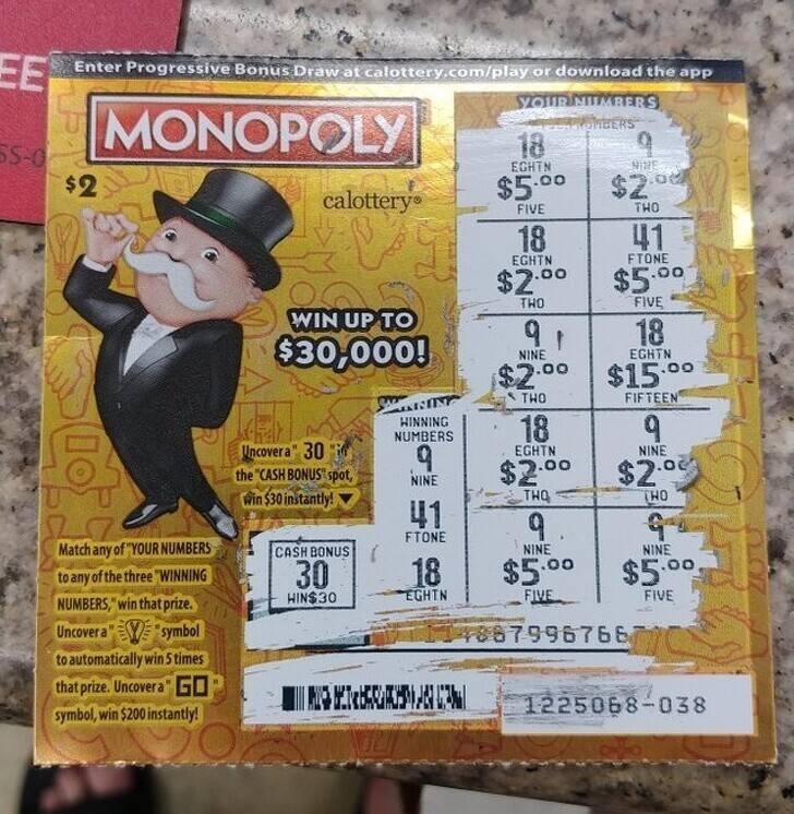 Трижды выигрышный лотерейный билет: он содержит не одно, а целых три выигрышных числа из трех