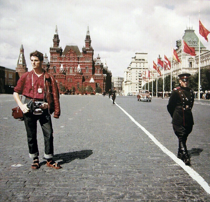 Яркие цветные фотографии Всемирного фестиваля молодёжи 1957 года в Москве