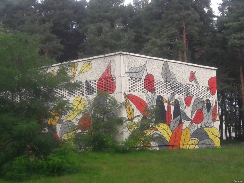 Вот так у нас в Минске в одном из дворов раскрасили трансформаторную подстанцию