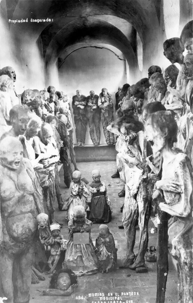 Жутковатые фото из музея мумий Гуанахуато