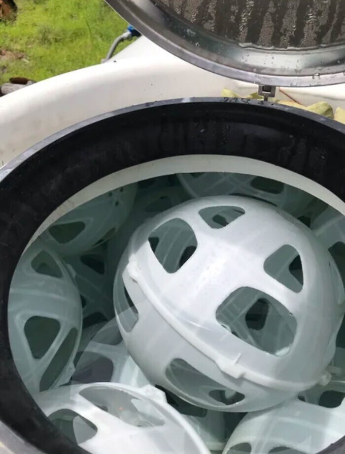 Перегородки, используемые в водовозах, чтобы во время поездки вода не плескалась из стороны в сторону