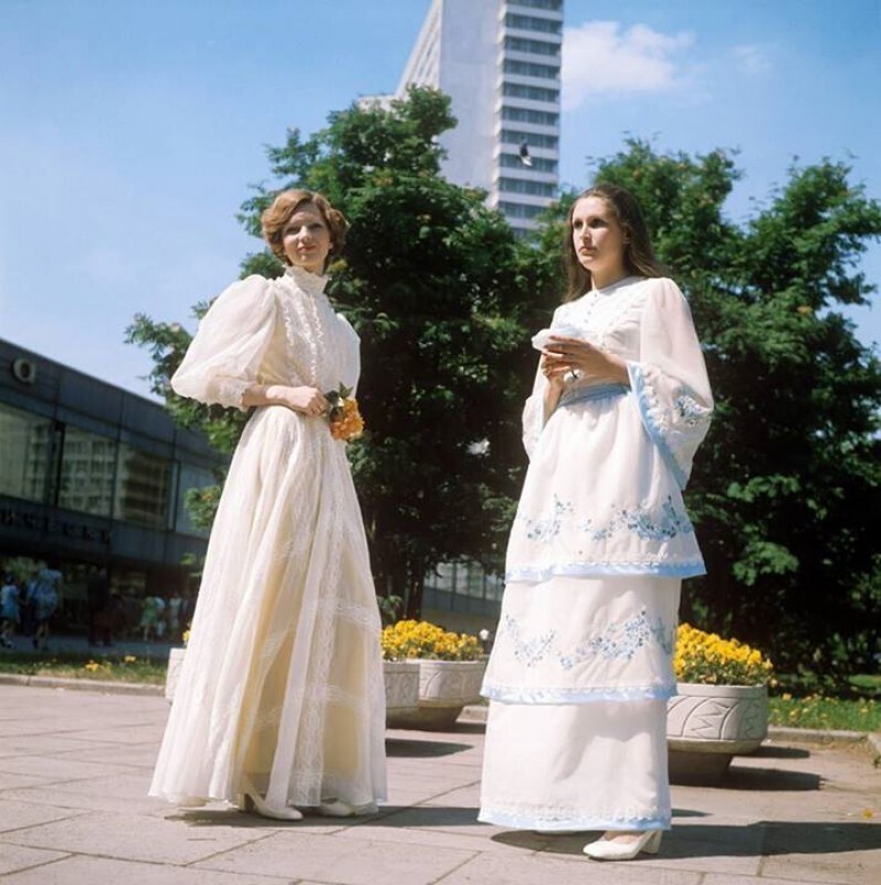 Демонстрация коллекции свадебных платьев салона модной одежды Москвичка Москва, 1974 год