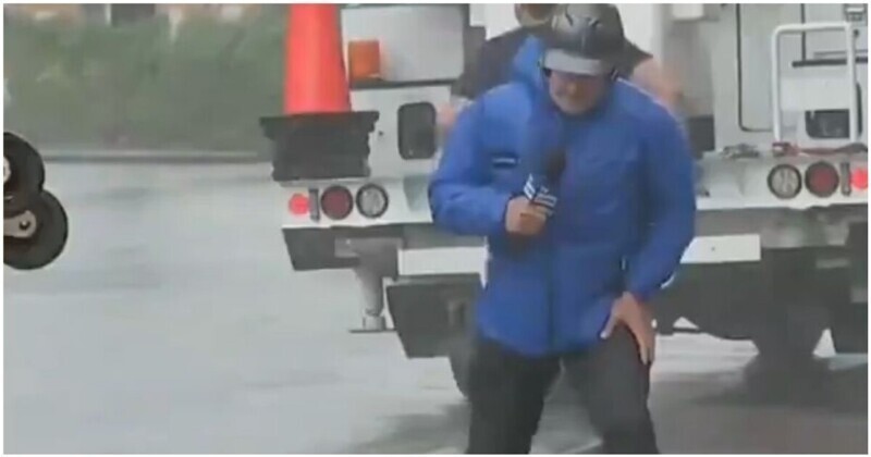 Американцы подшучивают над репортерами, которые излишне театрально сражаются с ураганным ветром