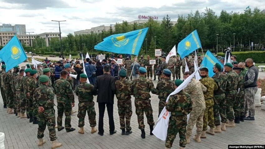 Казахский «Союз ветеранов» пообещал «положить в степи» депутатов российской Госдумы