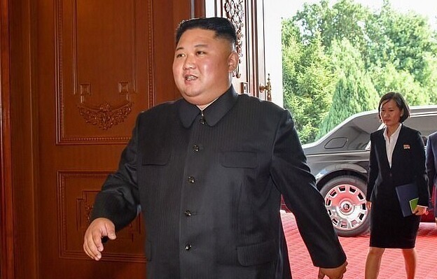 "А не двойник ли?": в соцсетях обсуждают встречу изменившегося Ким Чен Ына с молодежью в Пхеньяне