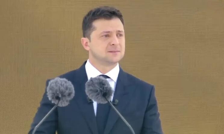 За чей счет гуляем? Как Зеленский организовал шикарный военный парад на деньги военнослужащих