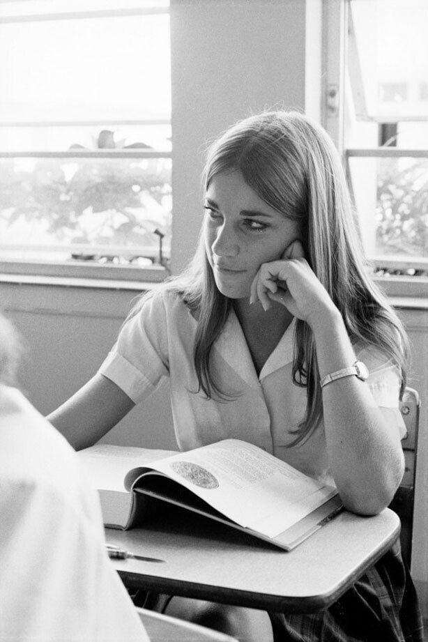 Сентябрь 1971 года. Юная теннисистка Крис Эверт вернулась к занятием в школе после впечатляющего выступления на US Open. Фото Lynn Pelham. Крис Эверт возьмет 18 титулов на турнирах Большого шлема в одиночном разряде