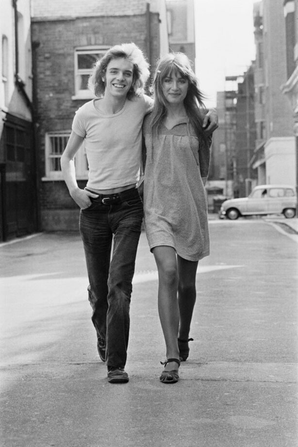 29 сентября 1971 года. Англо-американский рок-музыкант Питер Фрэмптон и его подруга (позже его первая жена) Мэри Ловетт. Фото McCarthy.