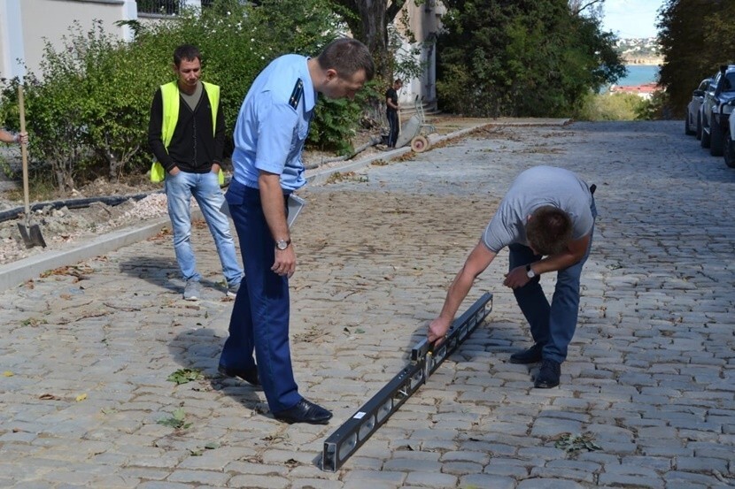 Севастопольский чиновник назвал городскую брусчатку «полным говном»