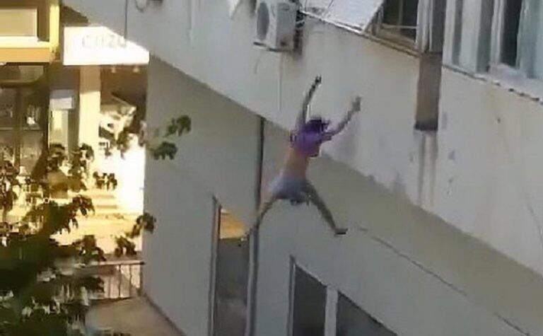 В Турции 19-летняя девушка, убегая от своих похитителей, выпрыгнула из окна многоэтажного дома