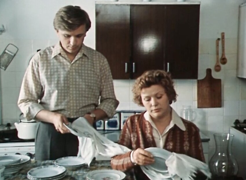  Как выглядела квартира советской матери-карьеристки в фильме «По семейным обстоятельствам»