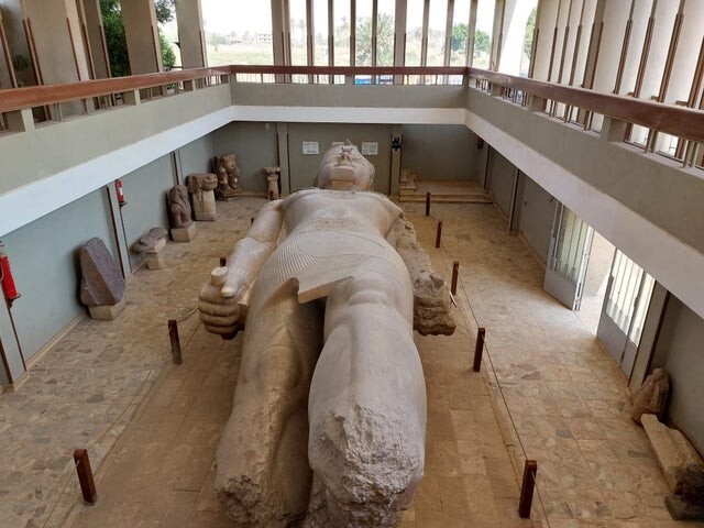 Статуя Рамзеса, высотой более 10 метров