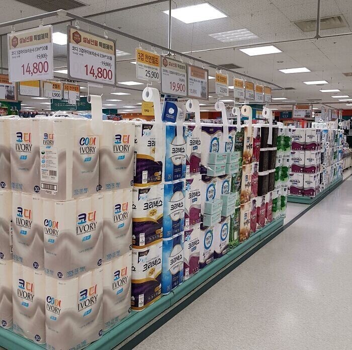В супермаркетах Южной Корее покупателям предлагаются тестовые образцы туалетной бумаги