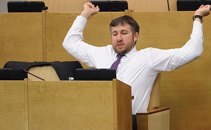 Мы мрем, а вам все по**гу
