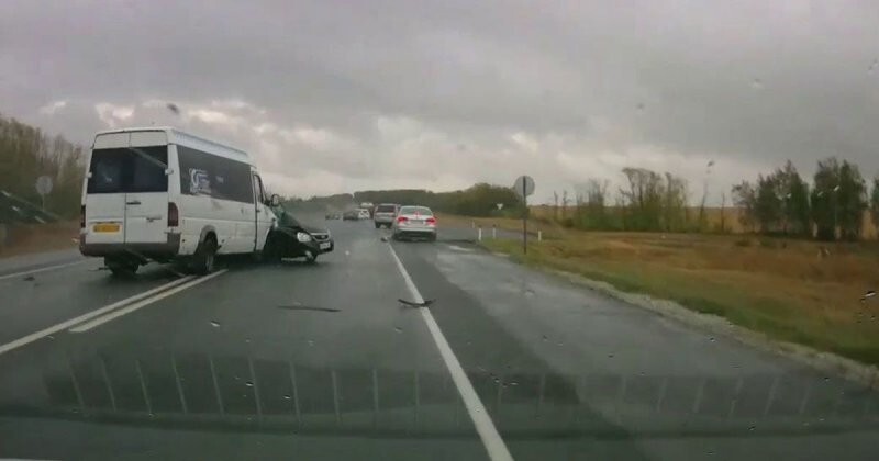 Авария дня. В ДТП с маршруткой и «Приорой» погиб мужчина