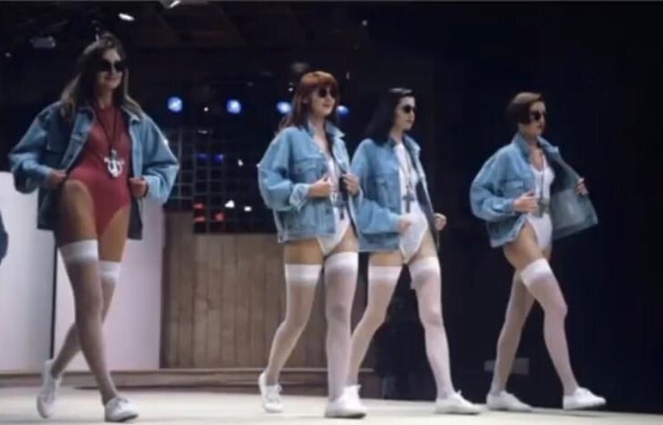 Показ модной джинсовой одежды в Международном центре моды. Москва, 1992 год