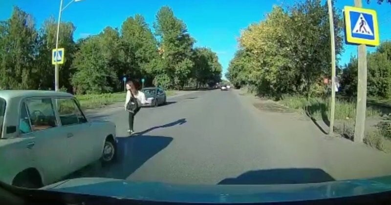 Начинающий водитель сбил девочку на пешеходном переходе в Омске