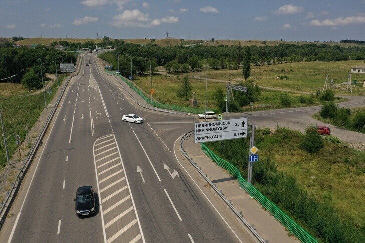 Еще 11 км федеральных дорог в Карачаево-Черкесии расширили с двух до четырех полос