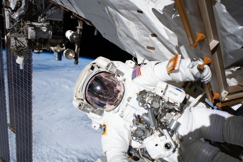 Ученые пытаются найти решение проблемы чистого белья астронавтов  