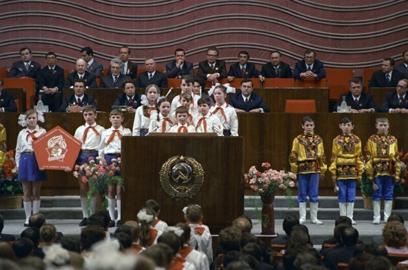Пионерское приветствие XVII съезду ВЛКСМ, 1974 год