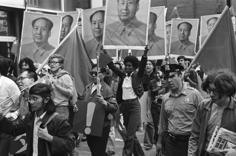 Американцы с портретами председателя Мао. Сентябрь 1971 года. Нью-Йорк