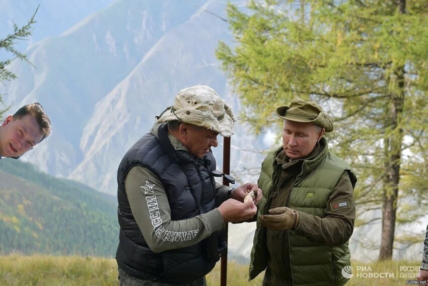 Не хочу никого обидеть, но думаю фото о Путине и Шойгу, решивших отдохнуть в ...