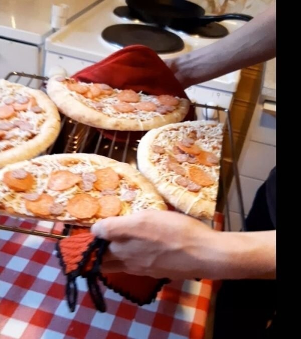 5. Как поставить сразу две пиццы в духовку