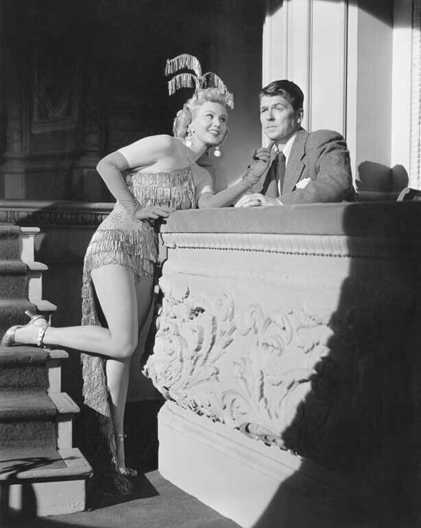 Рональд Рейган и Вирджиния Майо выступают в театральной постановке. США,1952