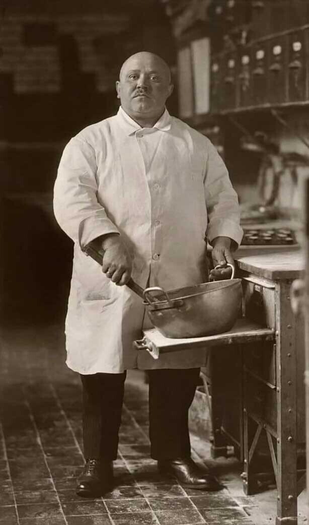 Повар—кондитер, 1928 год. Фото: Август Сандер