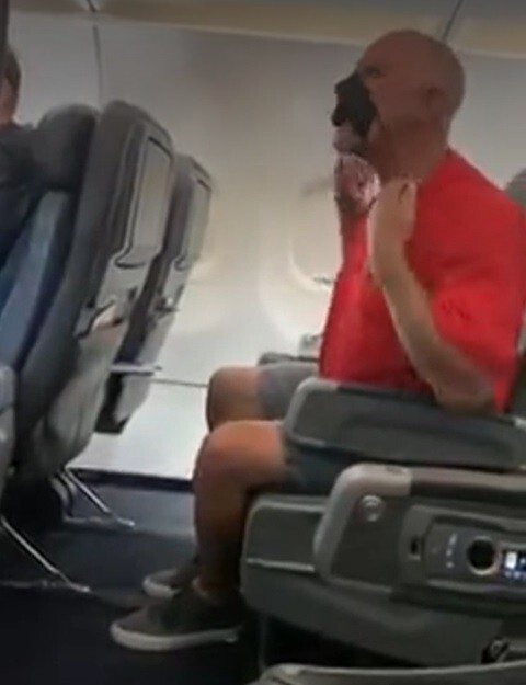 Почти что зомби: настораживающее поведение пассажира на борту American Airlines