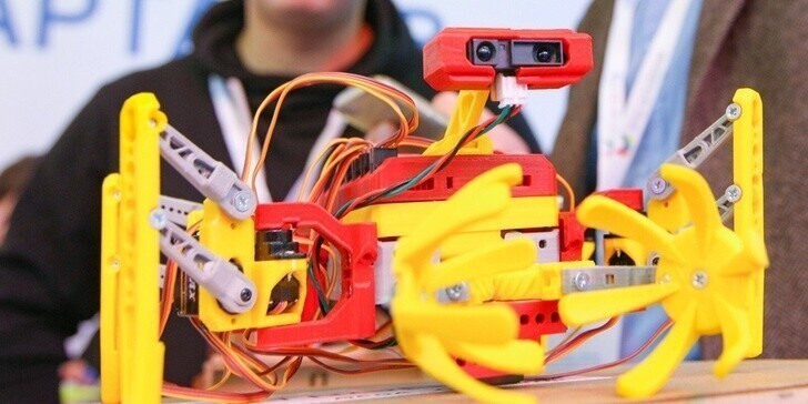 Школьники из России завоевали 17 медалей на международном конкурсе по робототехнике