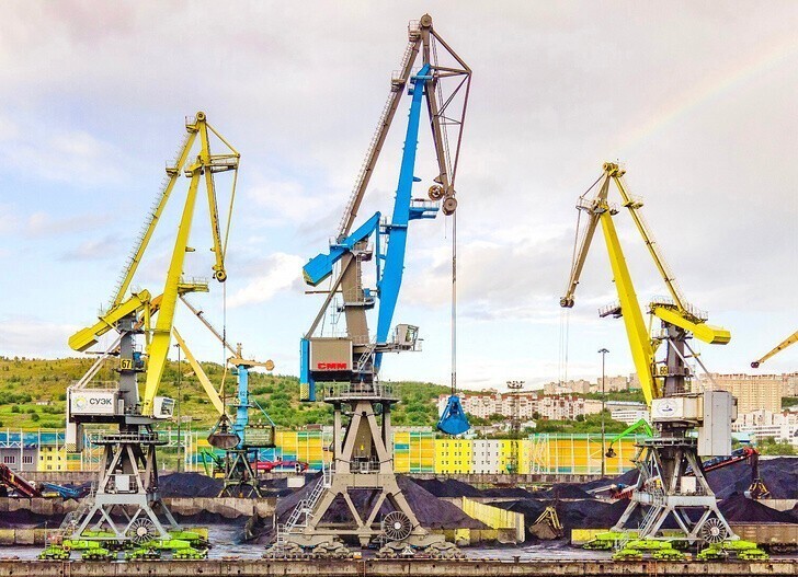 ЗАО «СММ» поставило на территорию Мурманского порта портальный перегрузочный кран «Витязь»