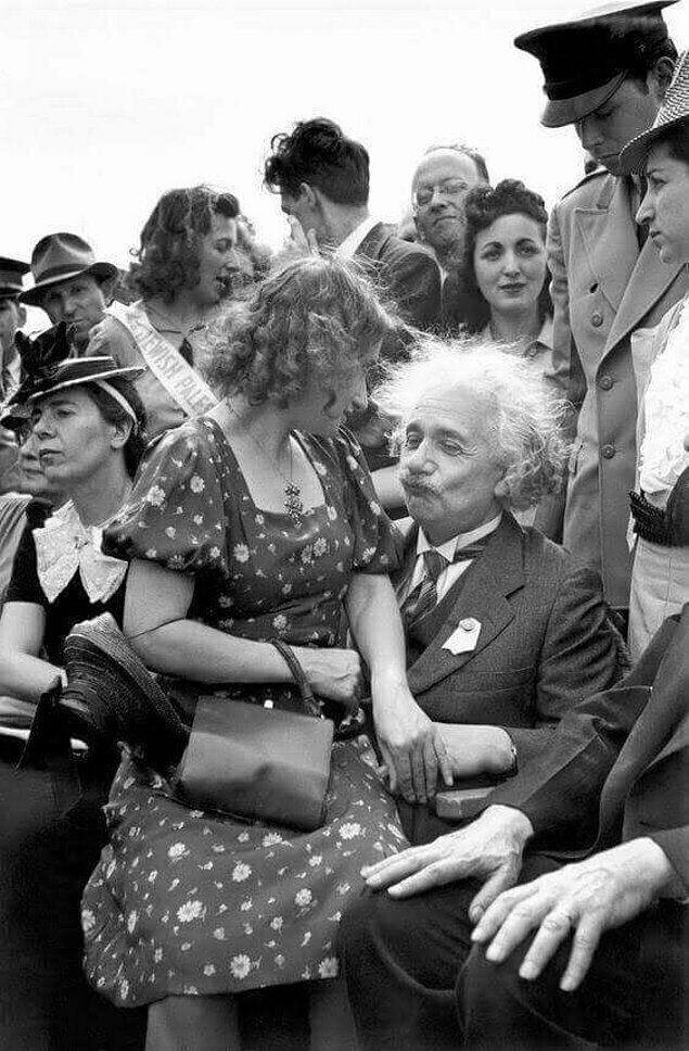 Альберт Эйнштейн на открытии всемирной ярмарки. Нью-Йорк,1939 год