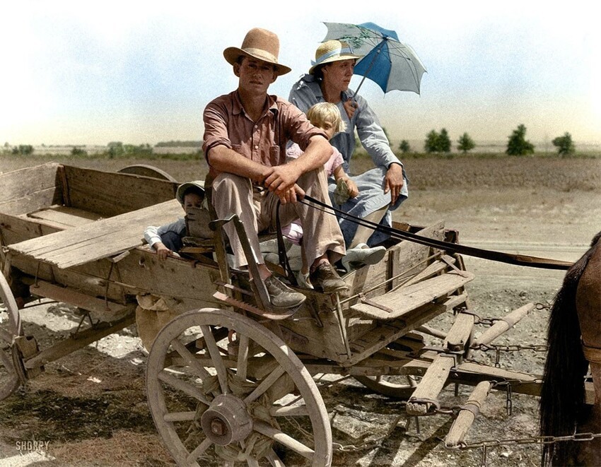 13. Портрет семьи близ Маскоги, Оклахома, во время засухи, август 1939 года