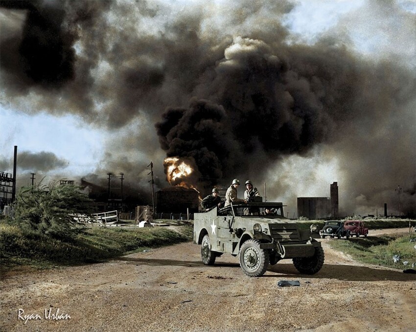3. Военные блокируют дорогу возле взрыва на нефтяном заводе недалеко от Тексас-Сити, 17 апреля 1947 года