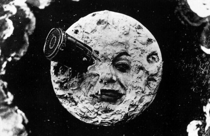 30. Луна из французского фильма 1902 года "Путешествие на луну"