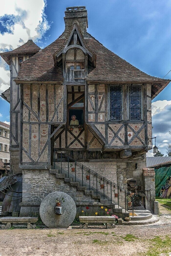 3. Средневековый дом, построенный в 1509 году в Аржантане, Франция