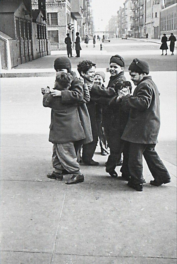 Танцующие мальчики, 1942 год.