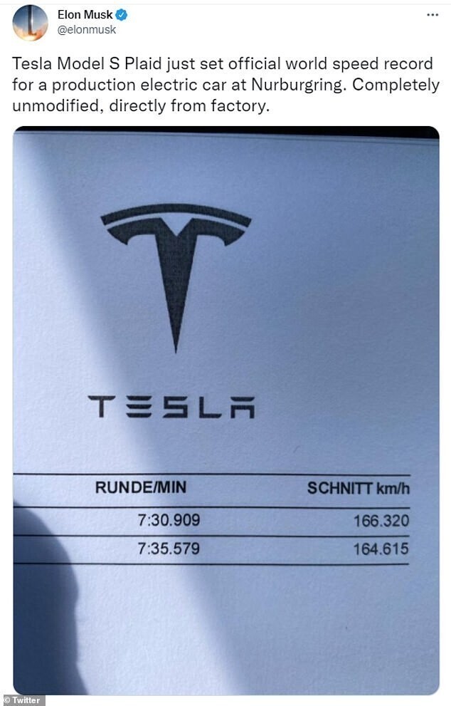"Tesla Model S Plaid только что поставила официальный мировой рекорд для серийных электромобилей на Нюрнбургринге. Совершенно не модифицированная, только что с завода", - тут же написал Маск в твиттере