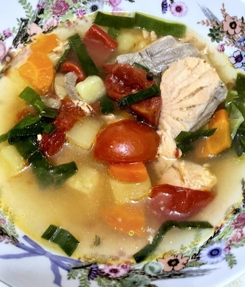 Рыбный суп. сёмга и овощи