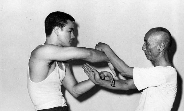 1. Брюс Ли и его учитель, 1955 год