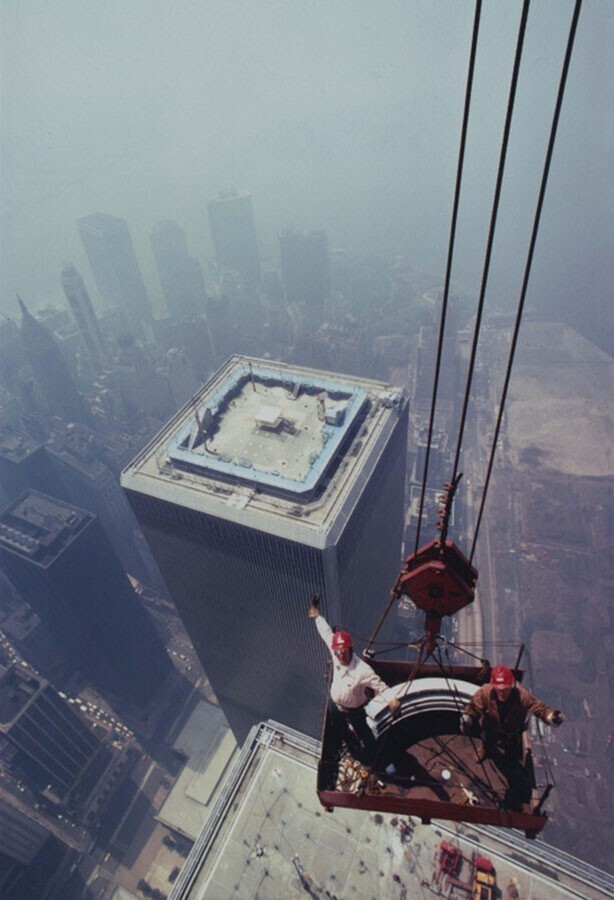 Монтажники на верху Северной башни Всемирного торгового центра, 1973 год