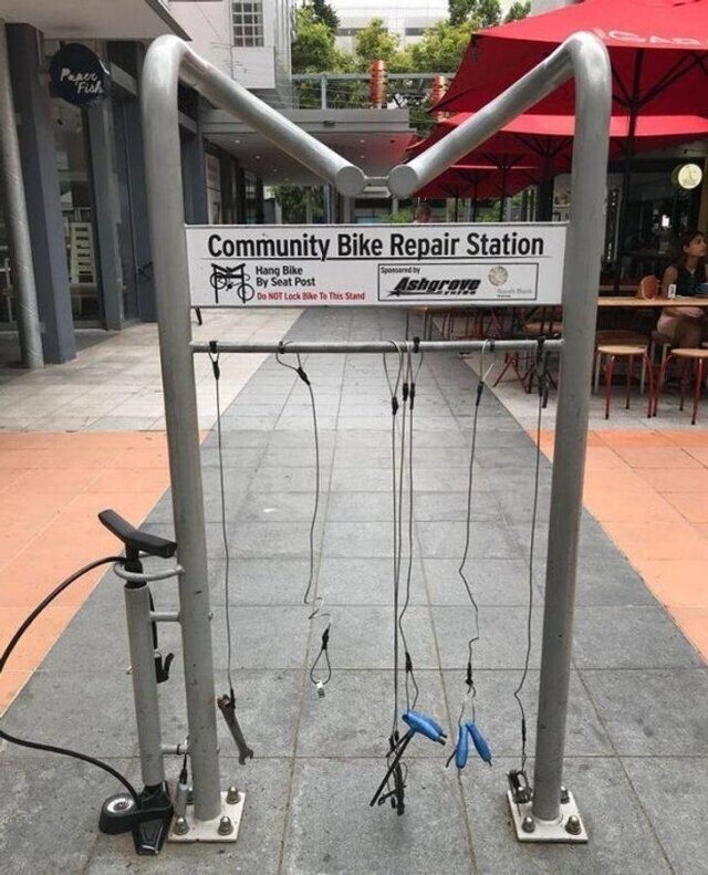 В Брисбене есть станции для ремонта велосипедов